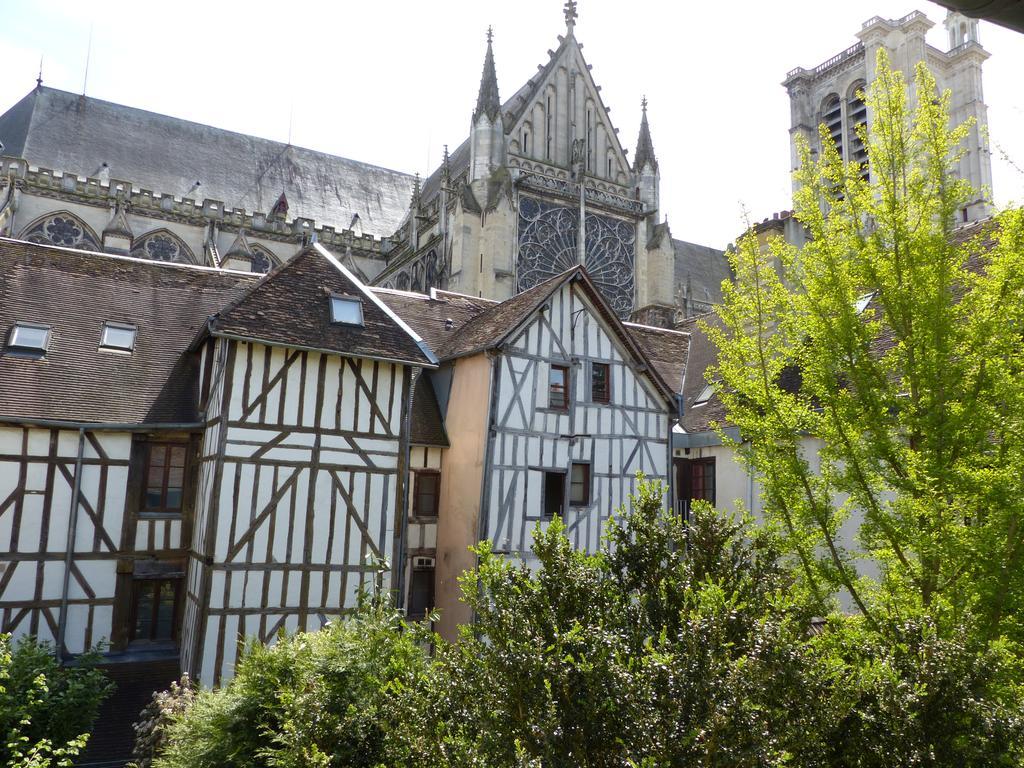 Les Cieux De La Cathedrale - Calme - Jardin - Wifi Leilighet Troyes Eksteriør bilde